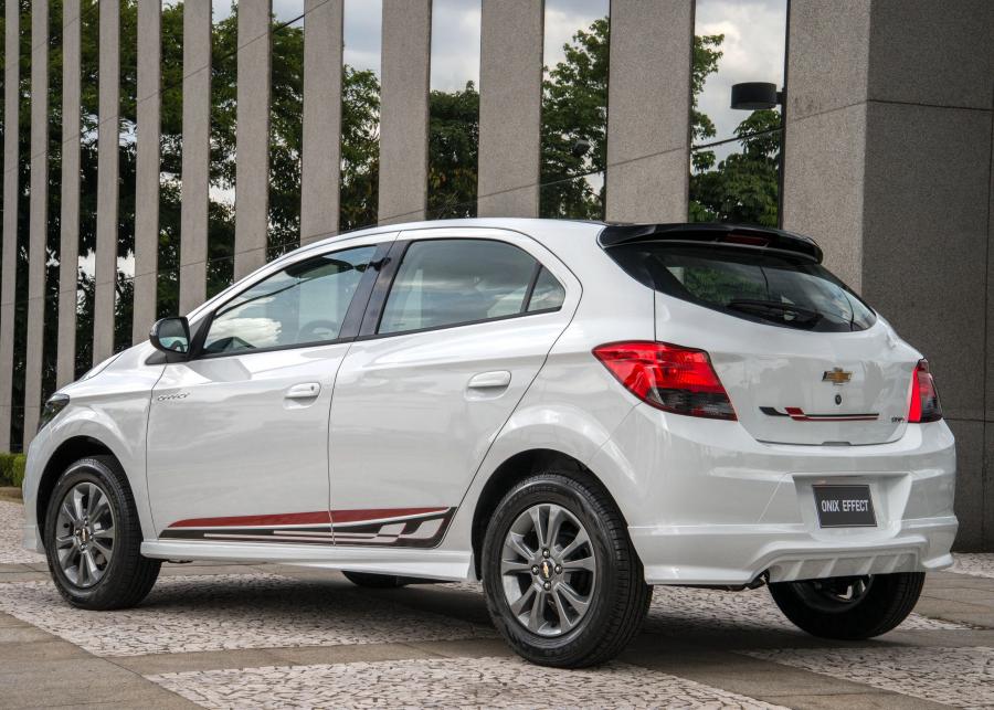  Chevrolet Onix Effect 2014 года  (фото 16 из 16)